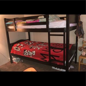 Bunk beds (twin over twin)